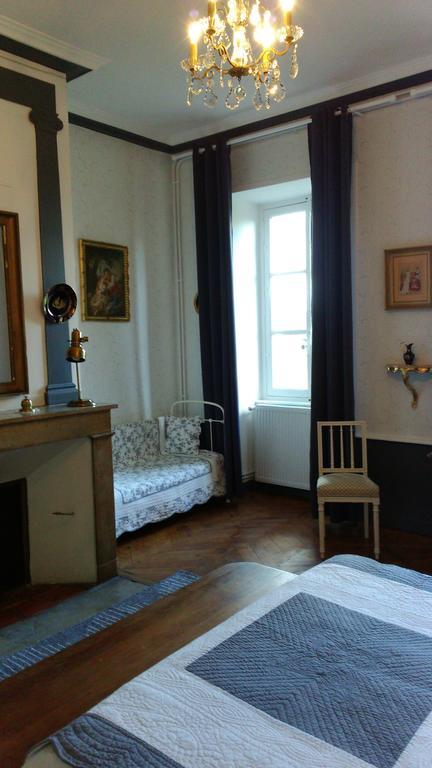 Chateau De Bourrassol Bed and Breakfast Menetrol Eksteriør billede