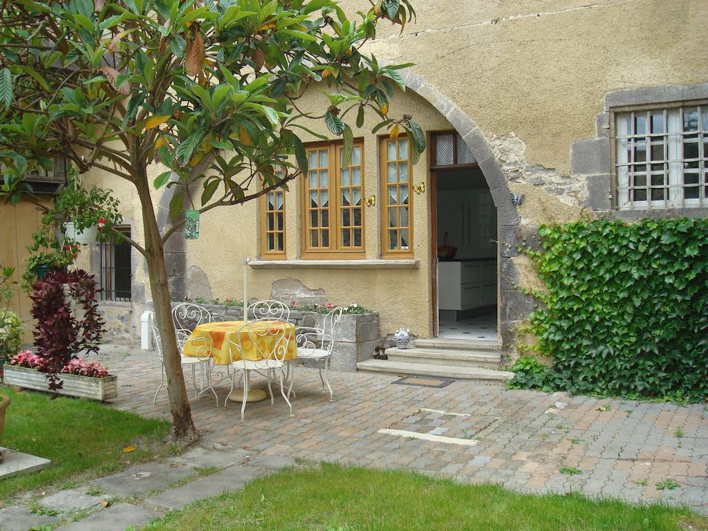 Chateau De Bourrassol Bed and Breakfast Menetrol Eksteriør billede