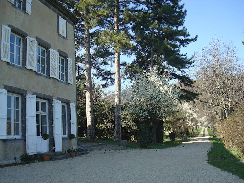 Chateau De Bourrassol Bed and Breakfast Menetrol Eksteriør billede
