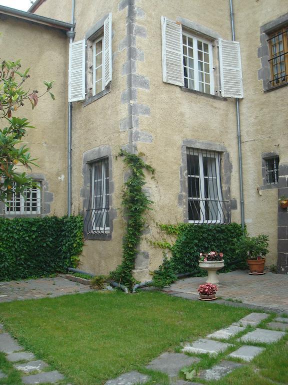 Chateau De Bourrassol Bed and Breakfast Menetrol Eksteriør billede