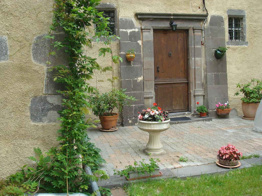 Chateau De Bourrassol Bed and Breakfast Menetrol Eksteriør billede