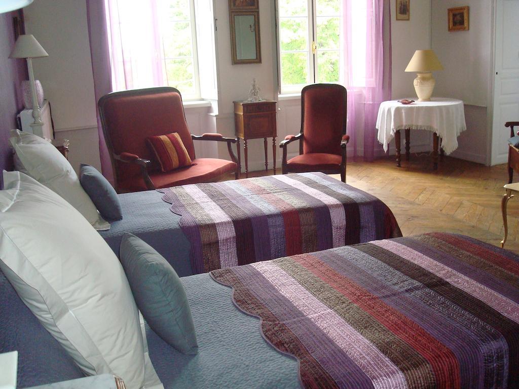 Chateau De Bourrassol Bed and Breakfast Menetrol Værelse billede