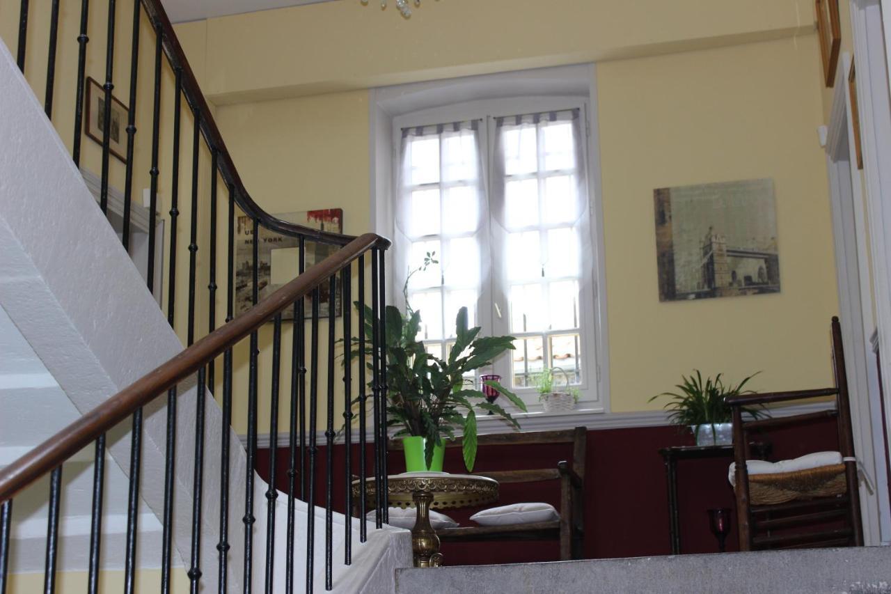 Chateau De Bourrassol Bed and Breakfast Menetrol Eksteriør billede